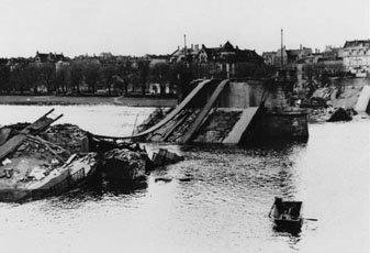 Heidelberg "Die Alte Brucke"&nbsp; March 1945