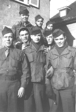 Edward Gill with buddies, 861st FA