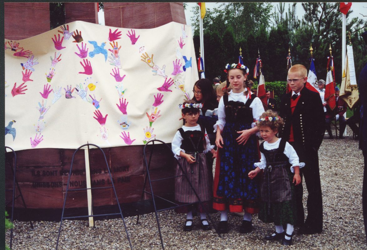 Jebsheim School Children present Peace flag at Peace meeting Jun 2000