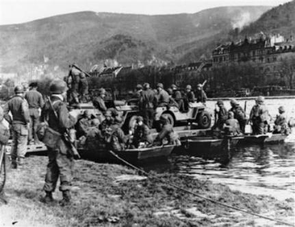 US troops prepare to cross the Rhein Neckar- Heidelberg, Germany 1945